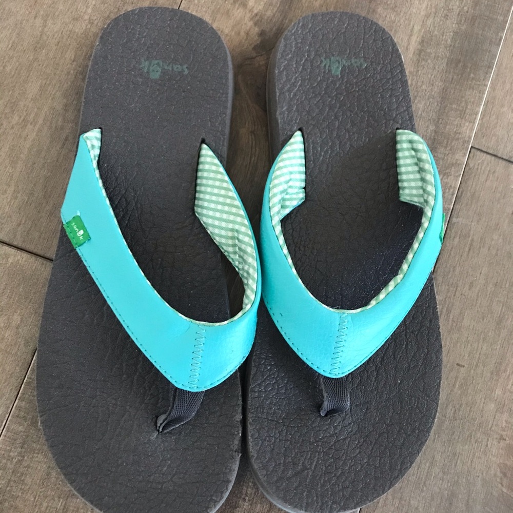 Sanuk Flip Flops